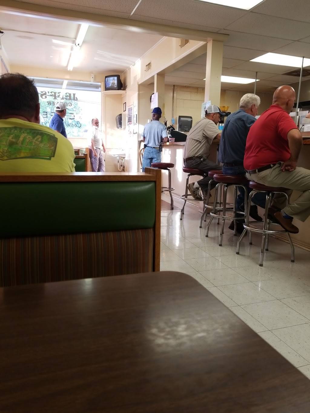 Jeffs Corner Cafe | restaurant | 3127, 1703 E Elizabethtown Rd, Lumberton, NC 28358, USA | 9107398878 OR +1 910-739-8878