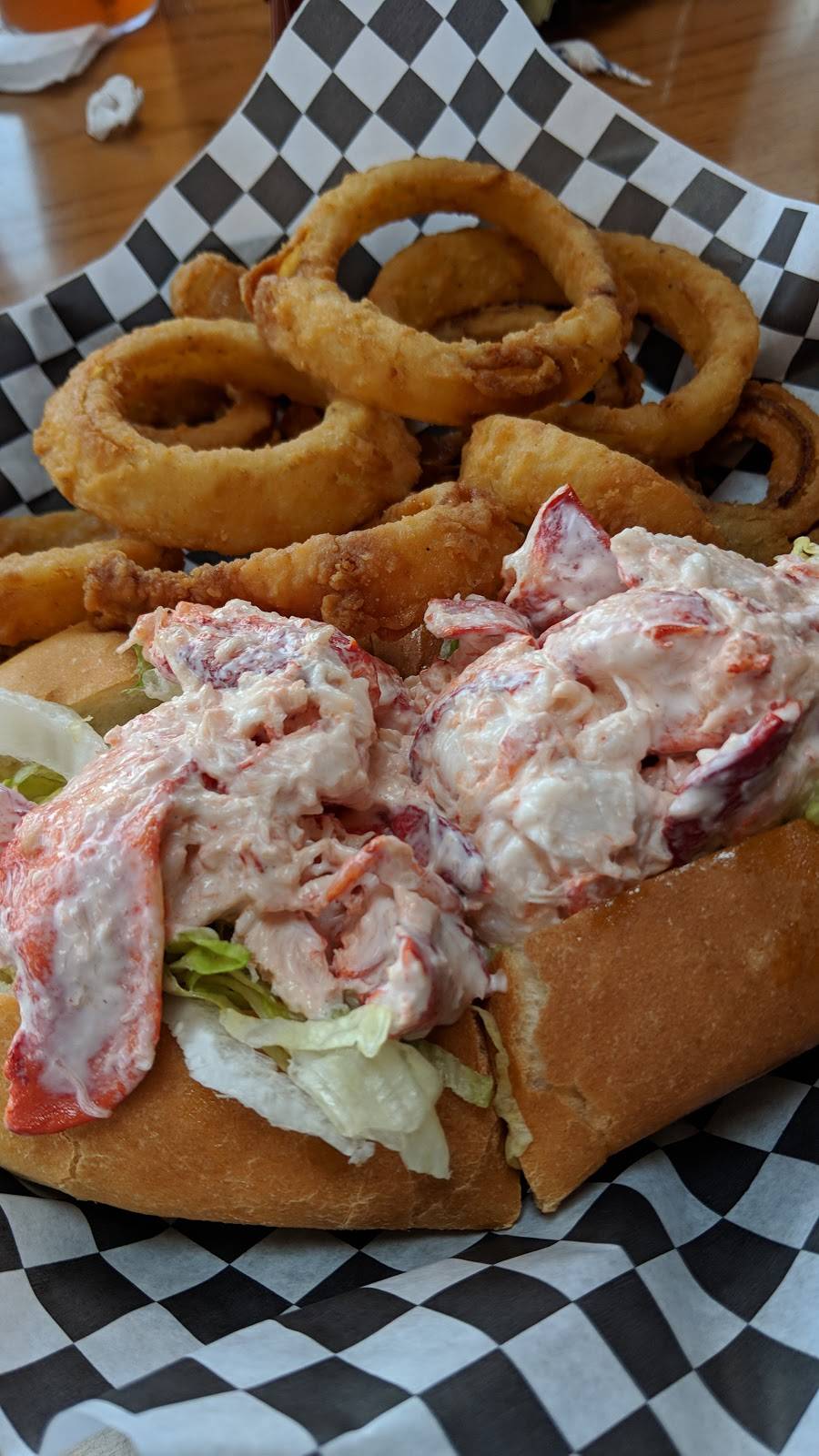 Chelos Hometown Bar & Grille | restaurant | 2225 Post Rd, Warwick, RI 02886, USA | 4017377299 OR +1 401-737-7299