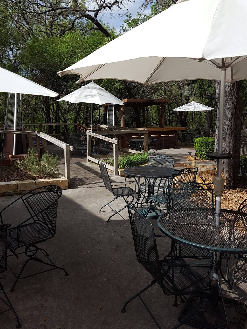 The River House | restaurant | 1617 New Braunfels St, New Braunfels, TX 78130, USA | 8306080690 OR +1 830-608-0690