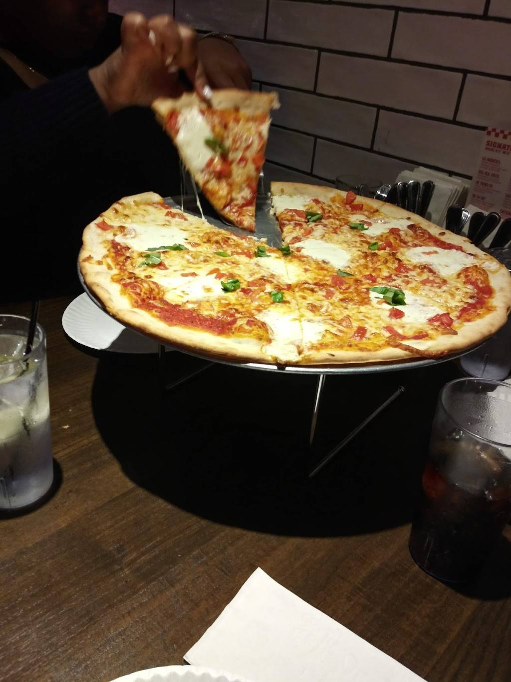 Guy Fieris Pizza Parlor | restaurant | 1976 Power Plant Pkwy Suite B, Hampton, VA 23666, USA | 7578278100 OR +1 757-827-8100
