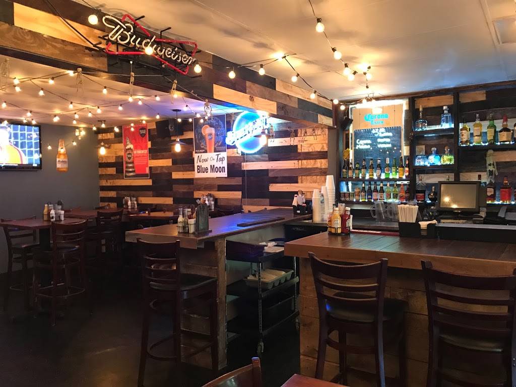 Smoking Grill & Pizzeria | restaurant | 528 E Main St, Genoa, IL 60135, USA | 8157845551 OR +1 815-784-5551