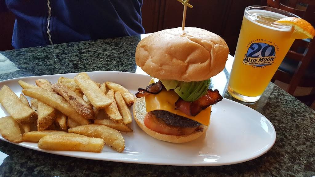 Hollister House Bar and Grill | restaurant | 500 San Benito St, Hollister, CA 95023, USA | 8313131426 OR +1 831-313-1426