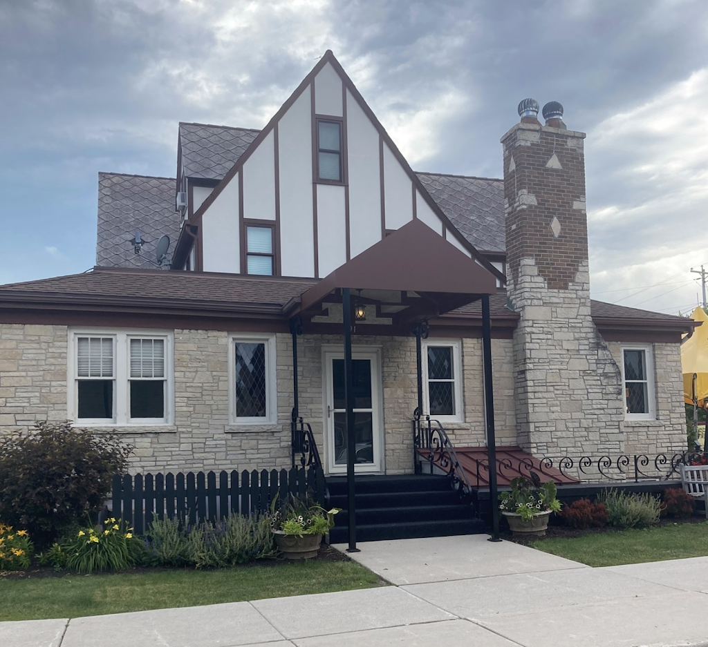 Throwback Supper Club | restaurant | 91 S, Lincoln St, Elkhart Lake, WI 53020, USA | 9208763133 OR +1 920-876-3133