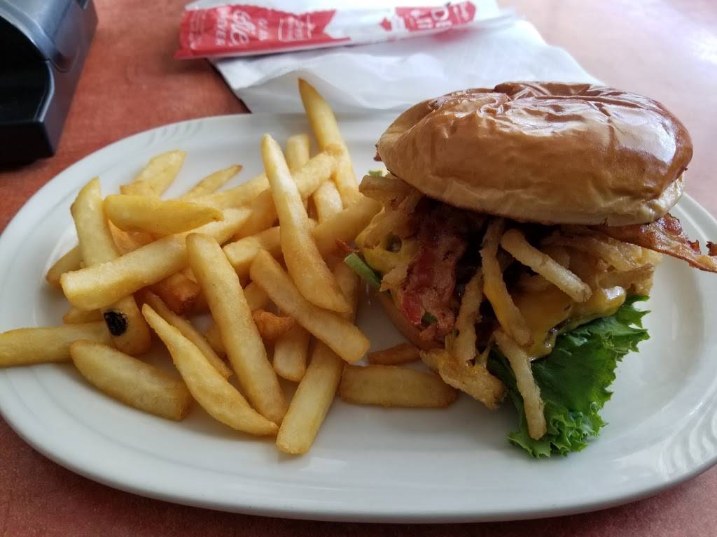 Friendlys | restaurant | 1229 S Willow St, Manchester, NH 03103, USA | 6036680542 OR +1 603-668-0542