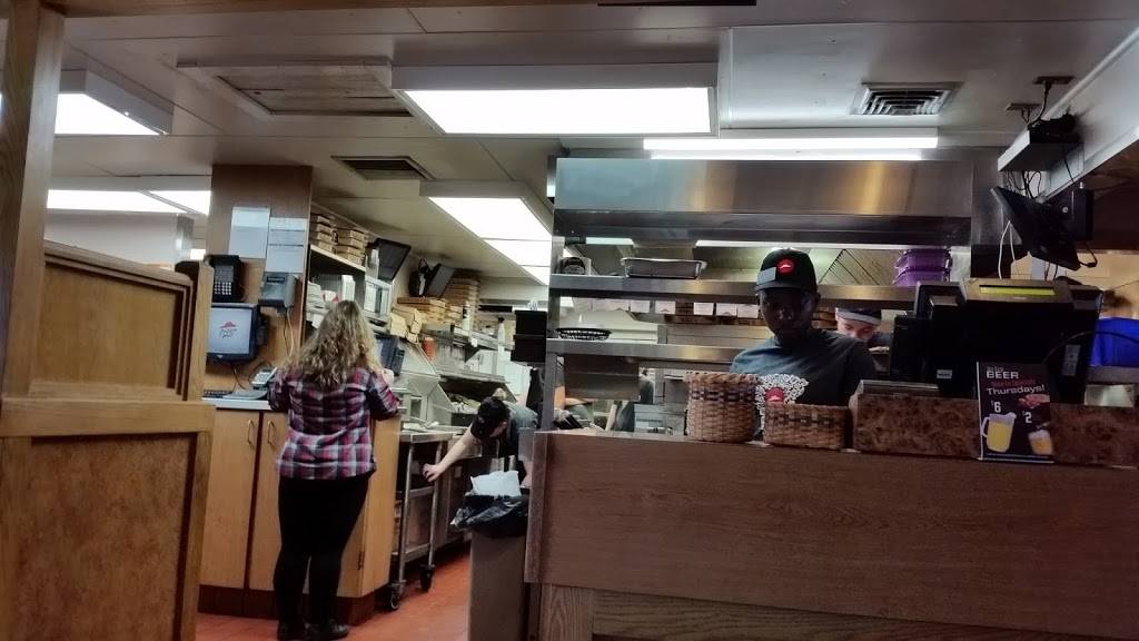 Pizza Hut | restaurant | 1210 W, IN-114, North Manchester, IN 46962, USA | 2609827514 OR +1 260-982-7514