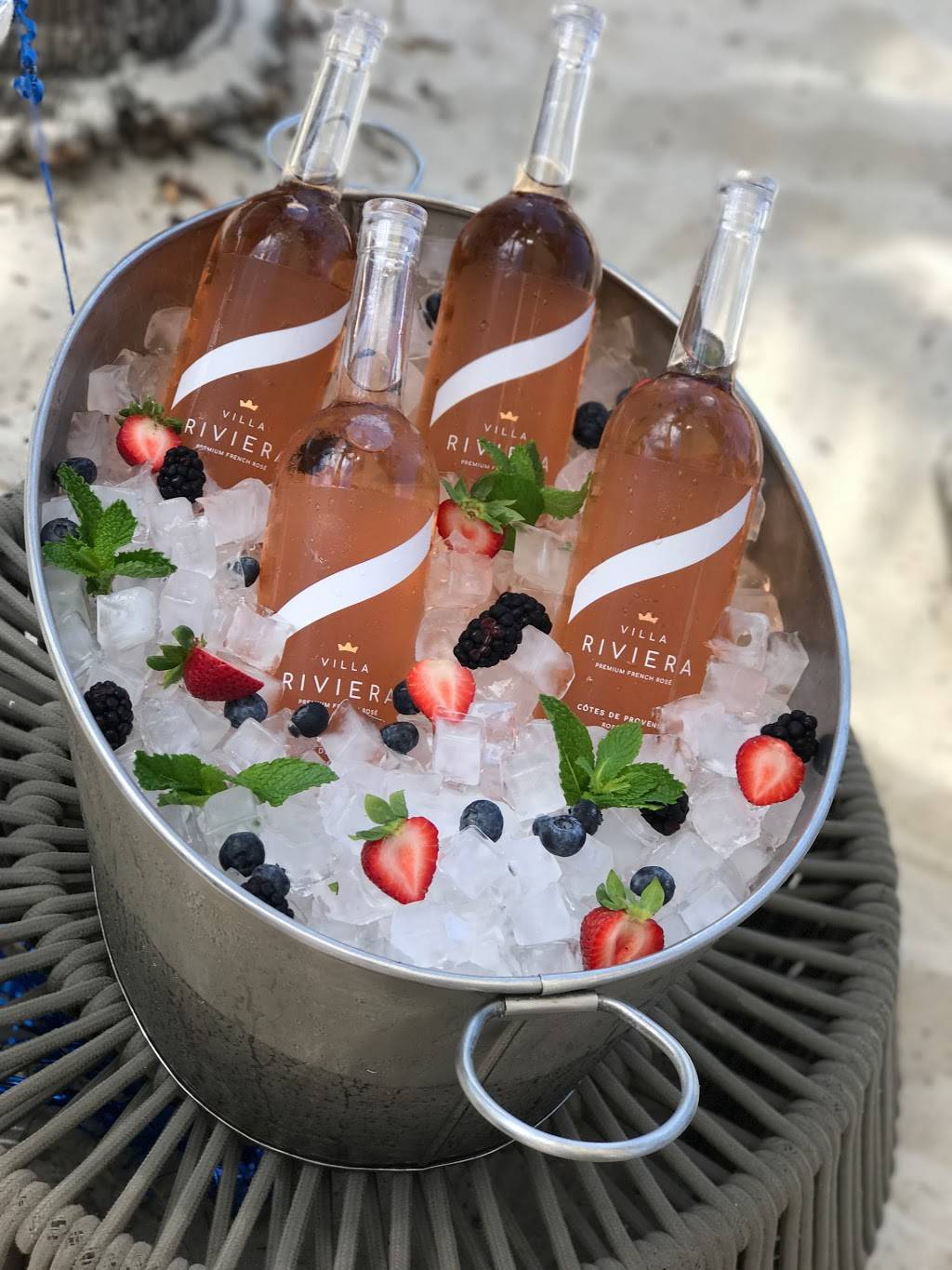 DUNE Burgers on the Beach | night club | 455 Grand Bay Dr, Key Biscayne, FL 33149, USA | 3053654500 OR +1 305-365-4500