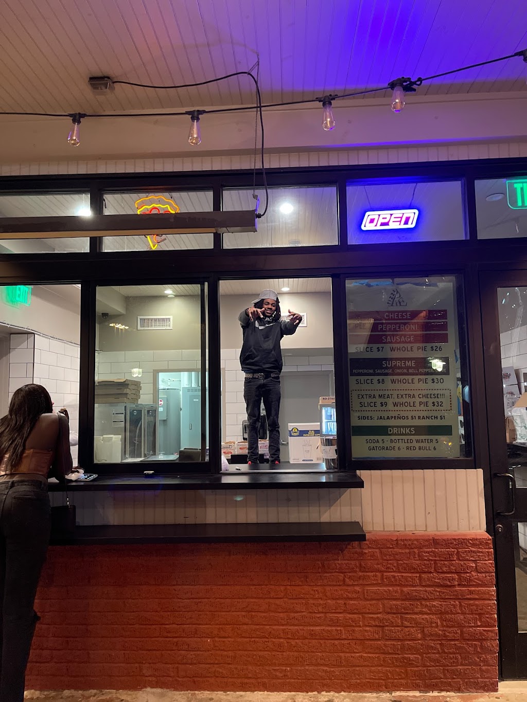 Pizza Pie | meal takeaway | 2500 Swiss Ave, Dallas, TX 75204, USA | 4694055588 OR +1 469-405-5588