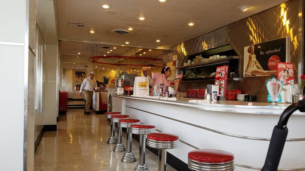 Rubys Diner | restaurant | 2305 East Coast Hwy, Corona Del Mar, CA 92625, USA | 9496737829 OR +1 949-673-7829