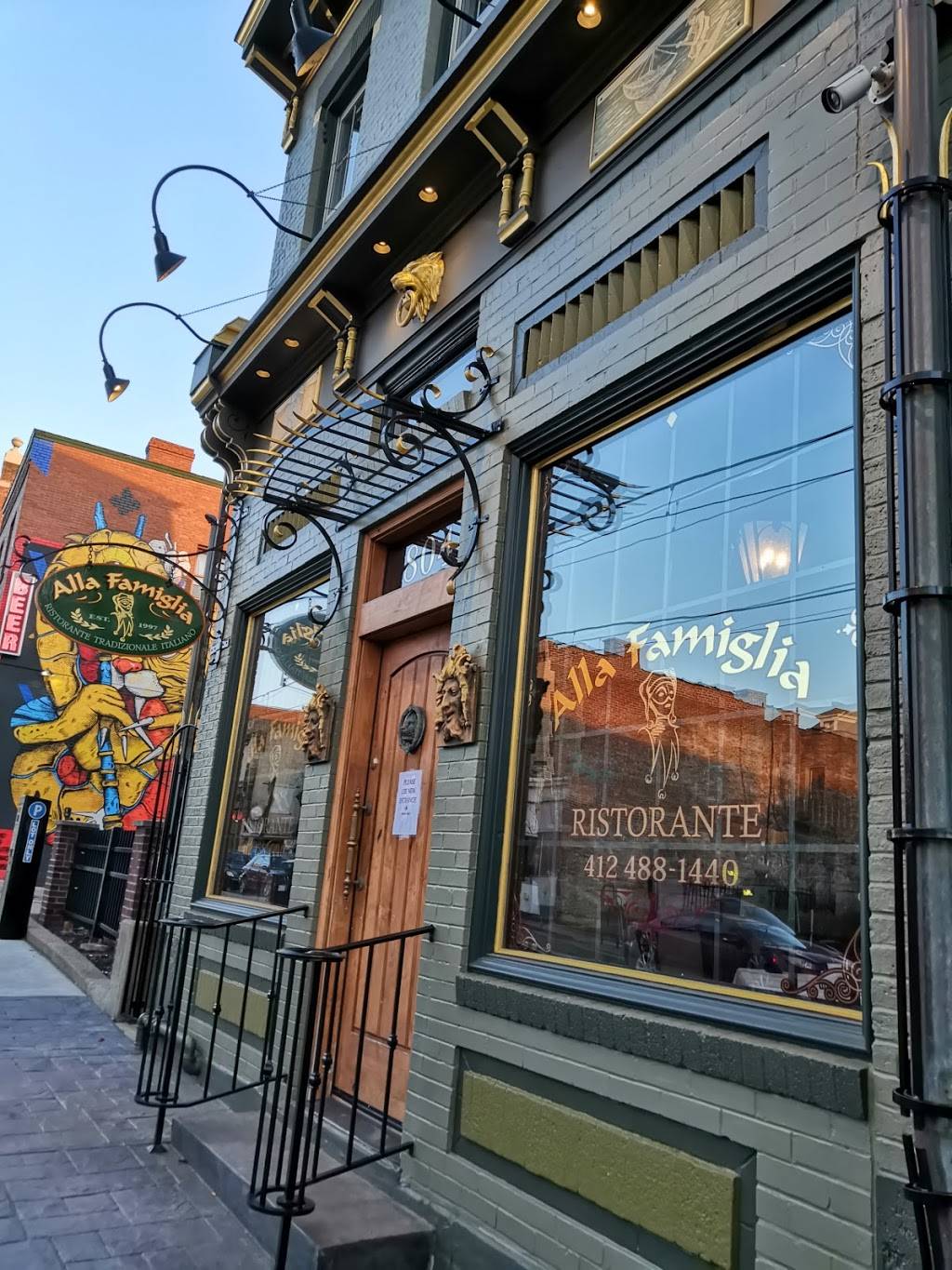 Alla Famiglia | restaurant | 804 E Warrington Ave, Pittsburgh, PA 15210, USA | 4124881440 OR +1 412-488-1440