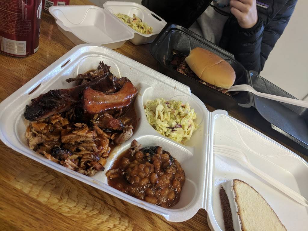 Characters Famous BBQ | restaurant | 6419 Joe Frank Harris Pkwy, Adairsville, GA 30103, USA | 6784816701 OR +1 678-481-6701