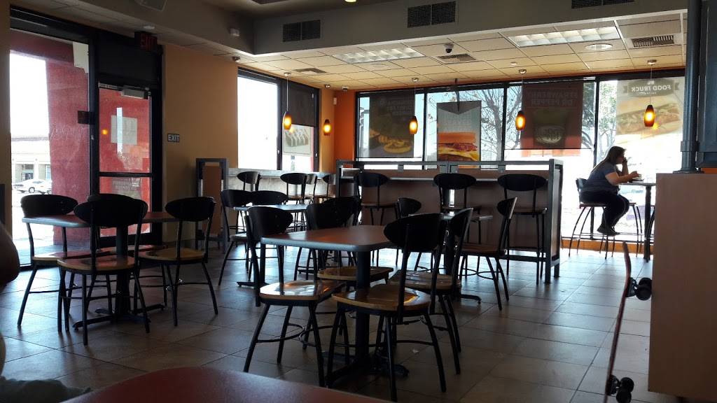 Jack in the Box | restaurant | 1141 W Highland Ave, San Bernardino, CA 92405, USA | 9098836577 OR +1 909-883-6577