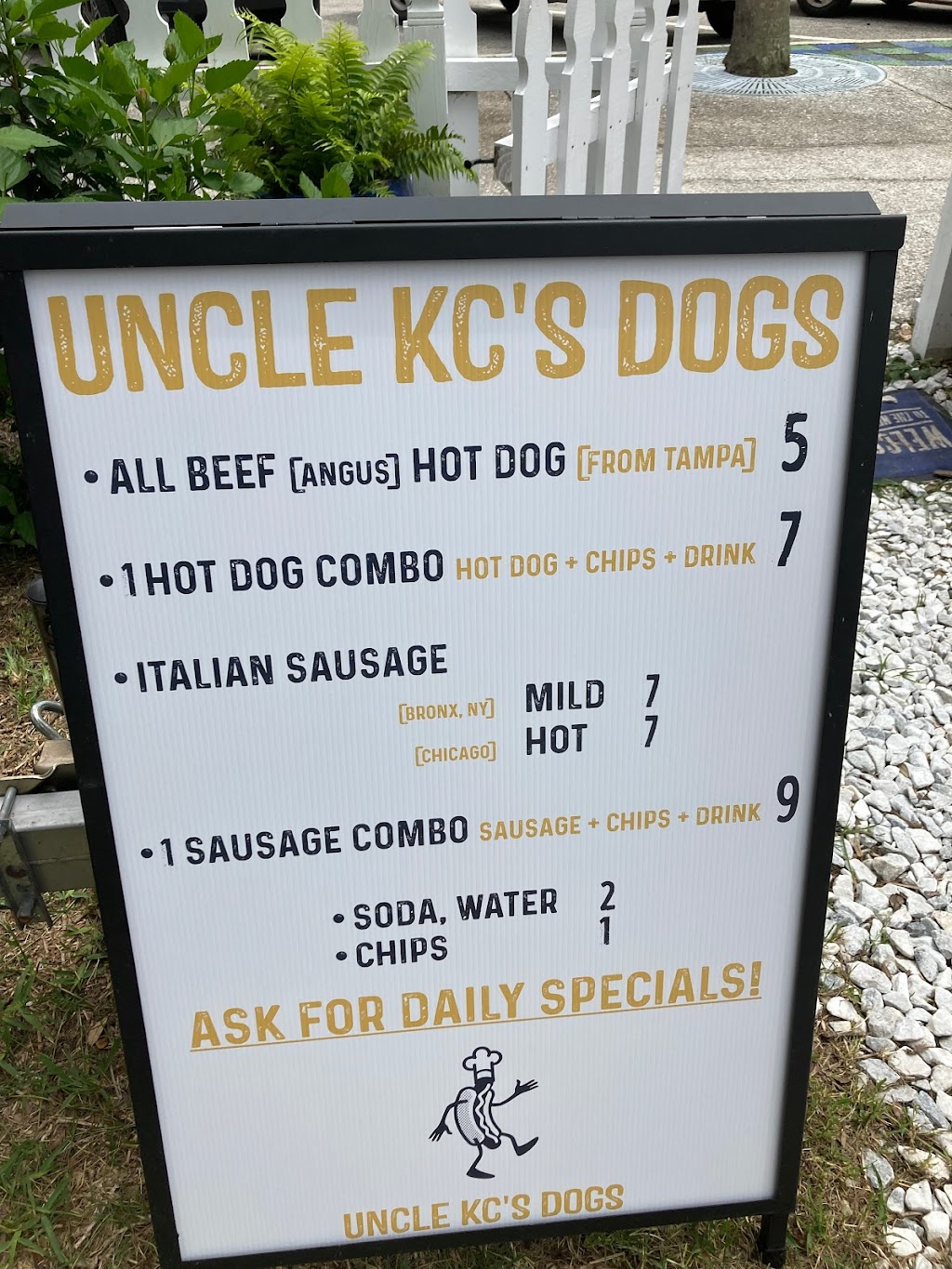 Uncle Kcs Dogs | meal takeaway | 256 Jackson Blvd, St. Augustine, FL 32095, USA | 9044295262 OR +1 904-429-5262