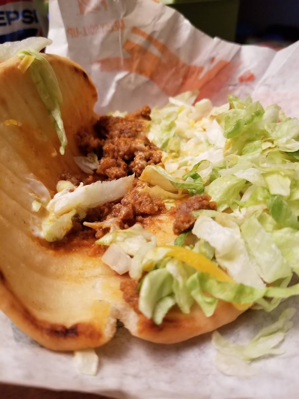 Taco Bell | meal takeaway | 325 S Division St, Harvard, IL 60033, USA | 8159437481 OR +1 815-943-7481