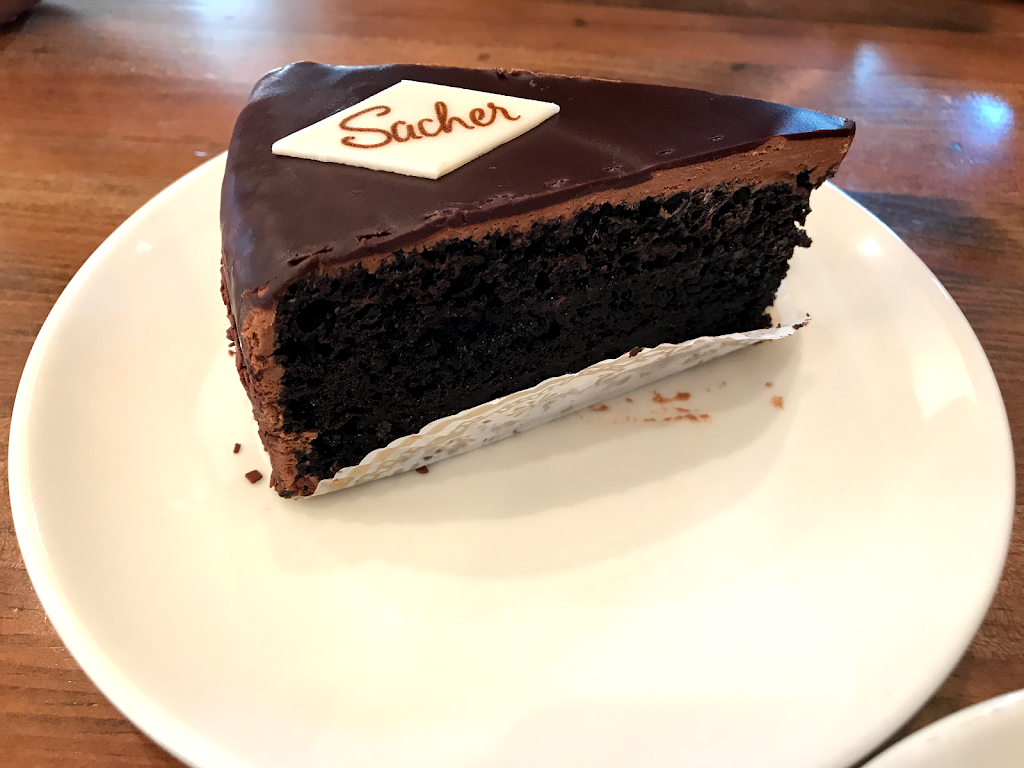 la Madeleine | restaurant | 6801 N Mesa St, El Paso, TX 79912, USA | 9158459808 OR +1 915-845-9808