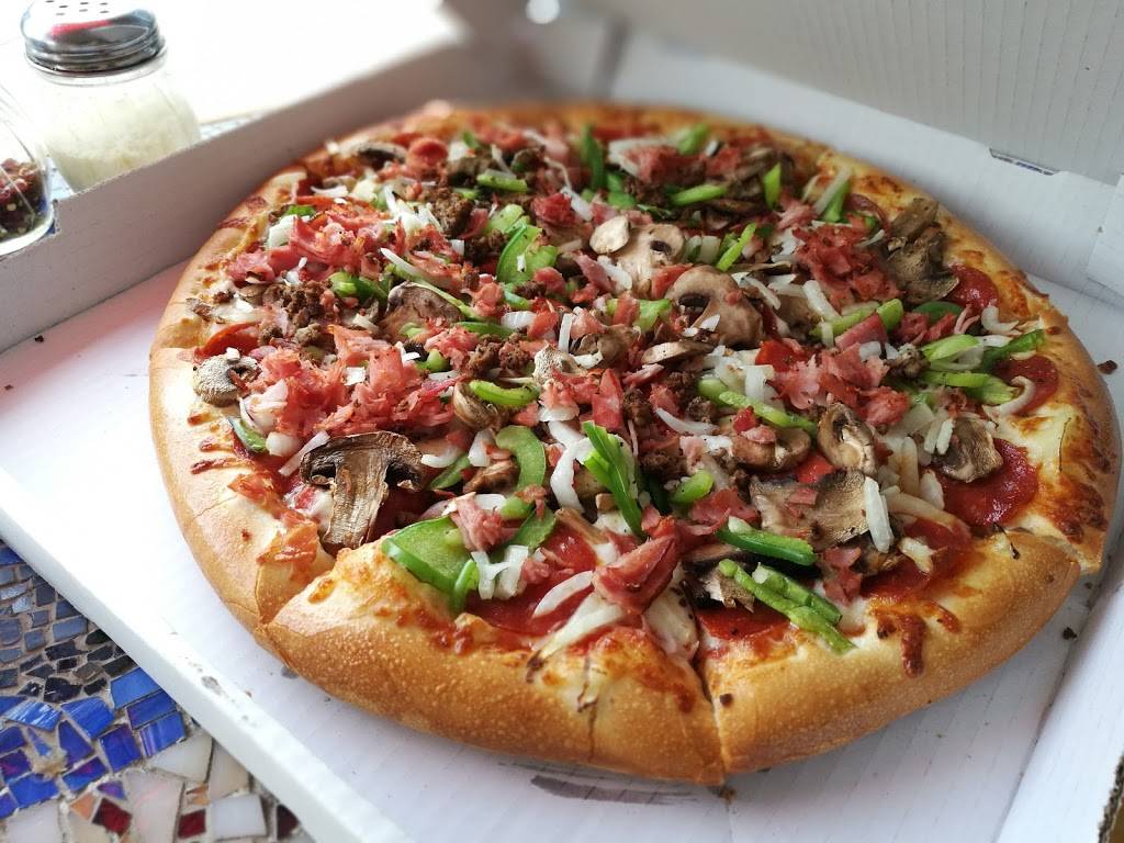 Towne Square Pizza | restaurant | 135 E Main St, Pinckney, MI 48169, USA | 7348785770 OR +1 734-878-5770