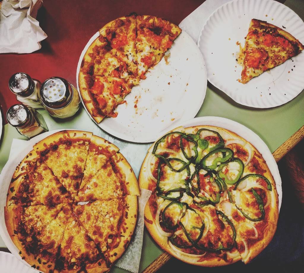 Singas Famous Pizza | meal takeaway | 464 S Broadway, Hicksville, NY 11801, USA | 5169339033 OR +1 516-933-9033