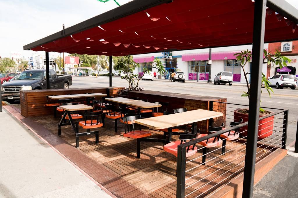 Dinos Chicken & Burgers | restaurant | 6135 Pacific Blvd, Huntington Park, CA 90255, USA | 3235854444 OR +1 323-585-4444