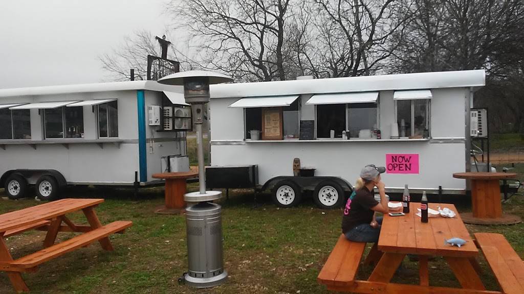 Everones Corner | restaurant | 15204 E Charles William Anderson Loop, San Antonio, TX 78223, USA | 2108835214 OR +1 210-883-5214