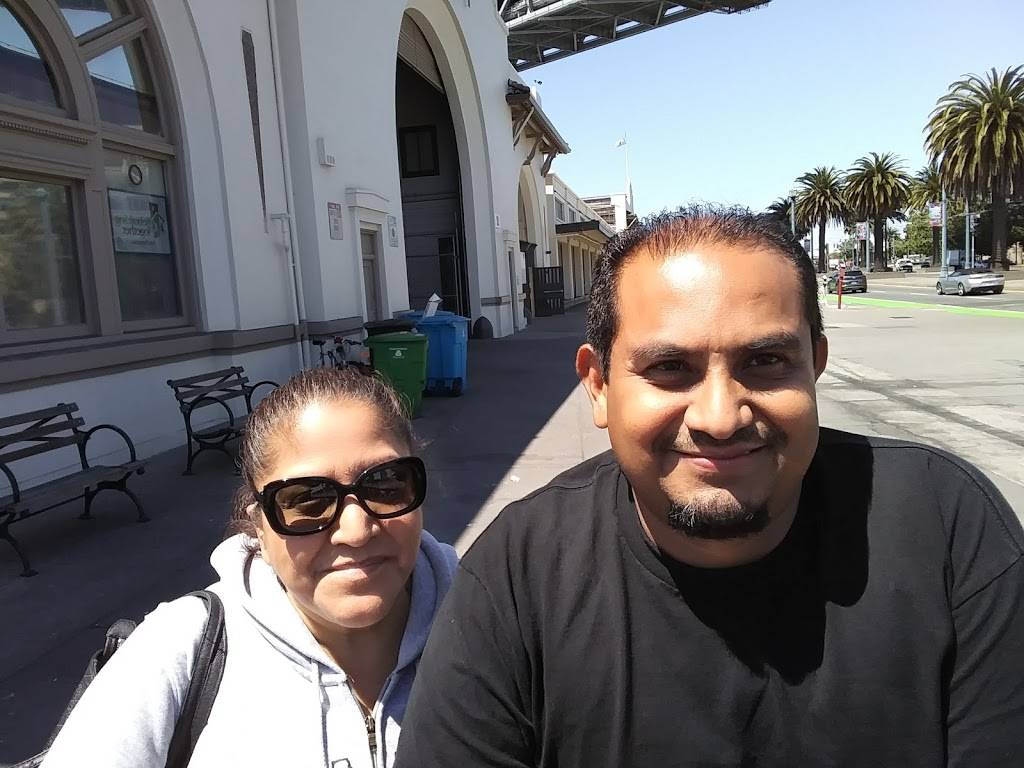 Hi Dive Bar | restaurant | 501 The Embarcadero, San Francisco, CA 94105, USA | 4159770170 OR +1 415-977-0170