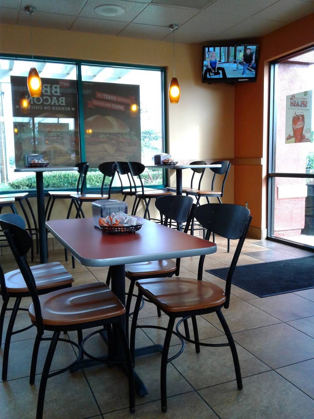 Jack in the Box | restaurant | 2580 N Vineyard Ave, Oxnard, CA 93030, USA | 8054850773 OR +1 805-485-0773