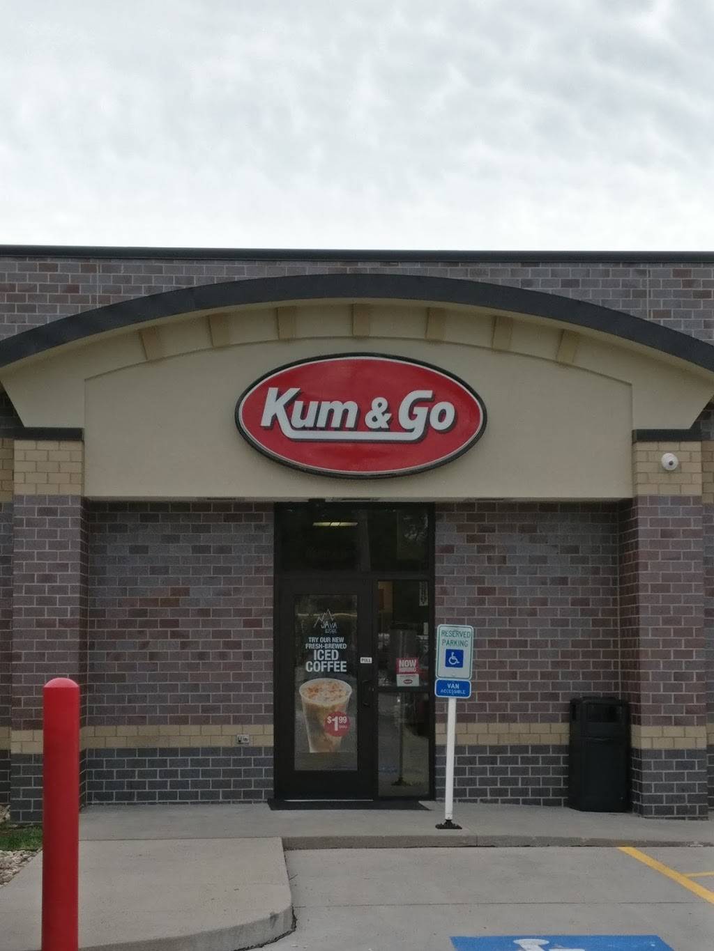 Kum & Go | meal takeaway | 7229 University Ave, Des Moines, IA 50311, USA | 5152790568 OR +1 515-279-0568