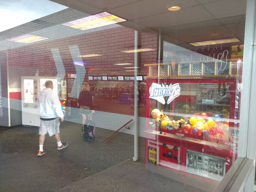 AMF Colorado Springs | restaurant | 999 N Circle Dr, Colorado Springs, CO 80909, USA | 7195965257 OR +1 719-596-5257