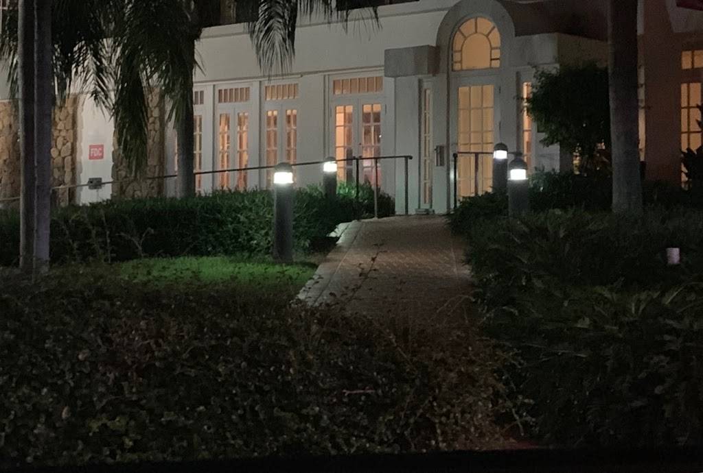 Sneakers Bar & Grill | restaurant | Miami Shores, FL 33138, USA | 3058951174 OR +1 305-895-1174