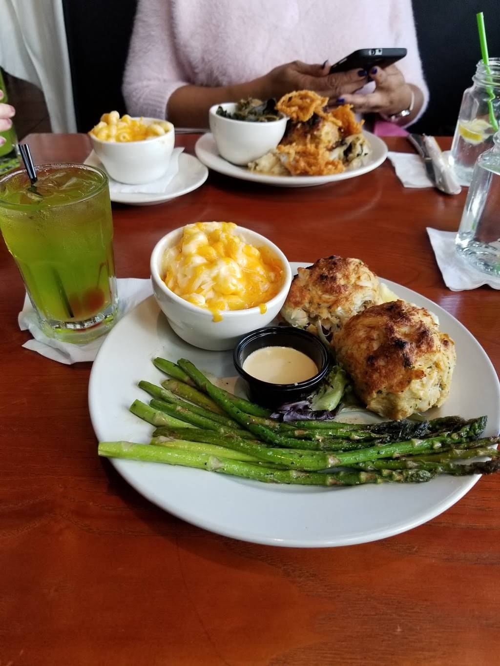 Cove Tavern | restaurant | 711 Lakefront Commons, Newport News, VA 23606, USA | 7575961830 OR +1 757-596-1830