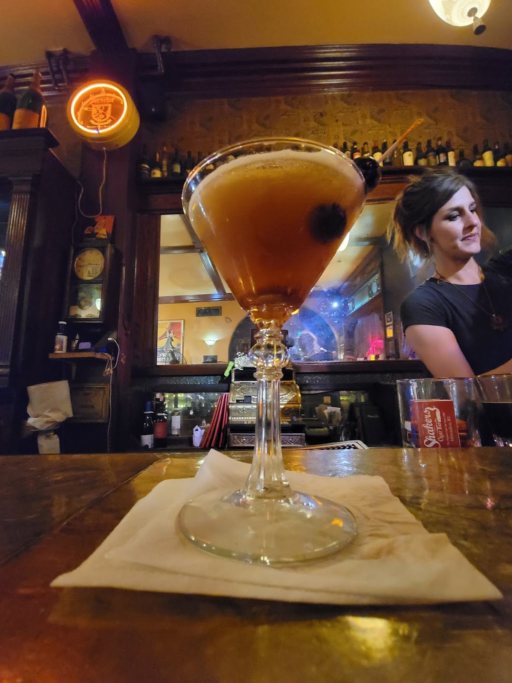 Shakers Cigar Bar | restaurant | 422 S 2nd St, Milwaukee, WI 53204, USA | 4142724222 OR +1 414-272-4222