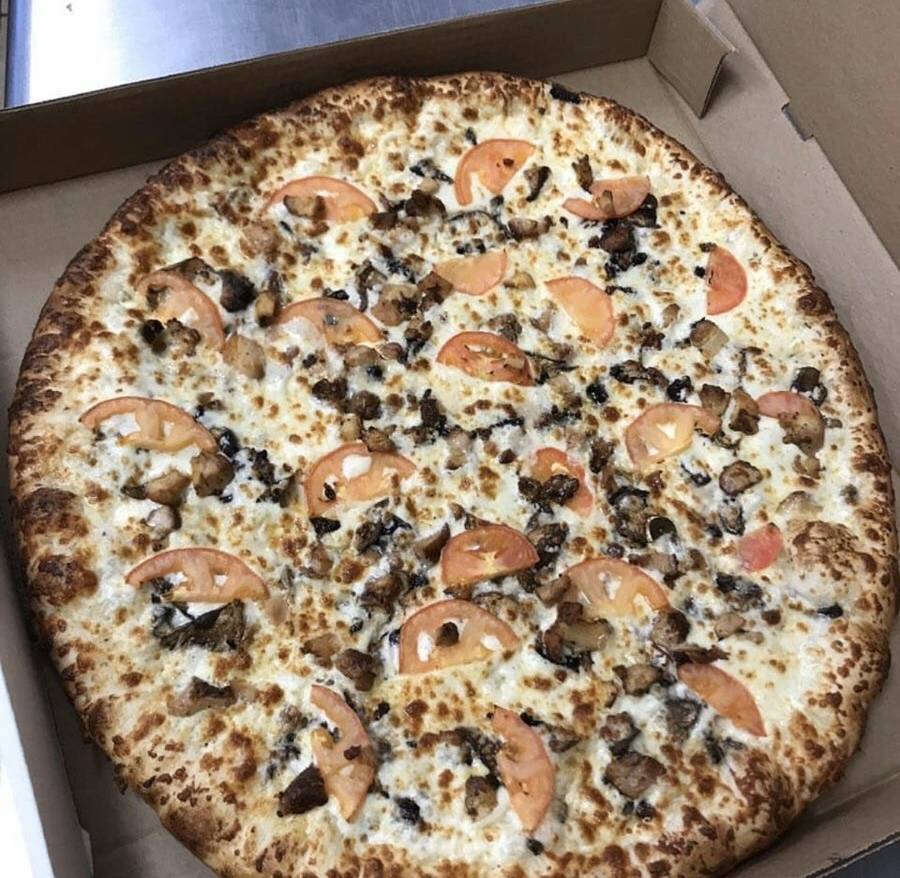 Hi-Line Centre Pizza & Wings(Official) | restaurant | 1150 King St E, Hamilton, ON L8M 1E8, Canada | 9055457444 OR +1 905-545-7444