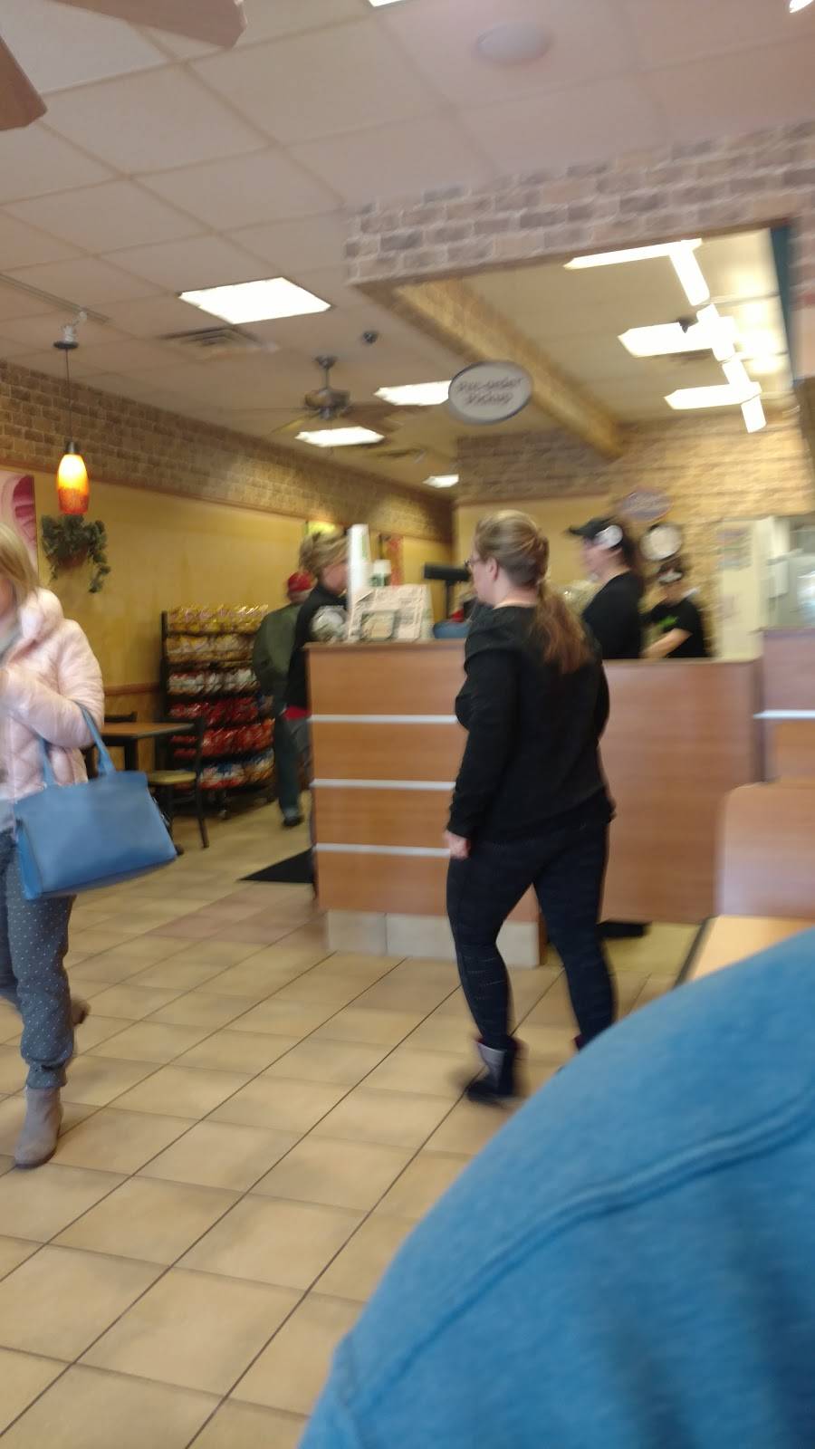 Subway | restaurant | 141 Main St, Wadsworth, OH 44281, USA | 3303363031 OR +1 330-336-3031