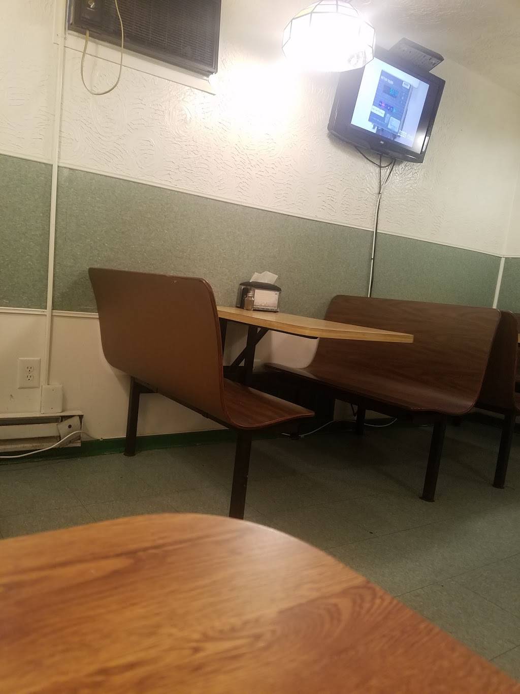 Jacobs Pizza & Italian Cuisine | restaurant | 200 E Broad St, Paulsboro, NJ 08066, USA | 8562245610 OR +1 856-224-5610