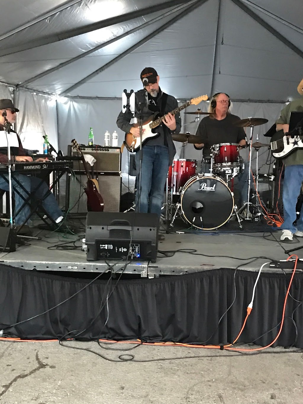 Dukes | restaurant | 2001 Menard St, St. Louis, MO 63104, USA | 3148336686 OR +1 314-833-6686