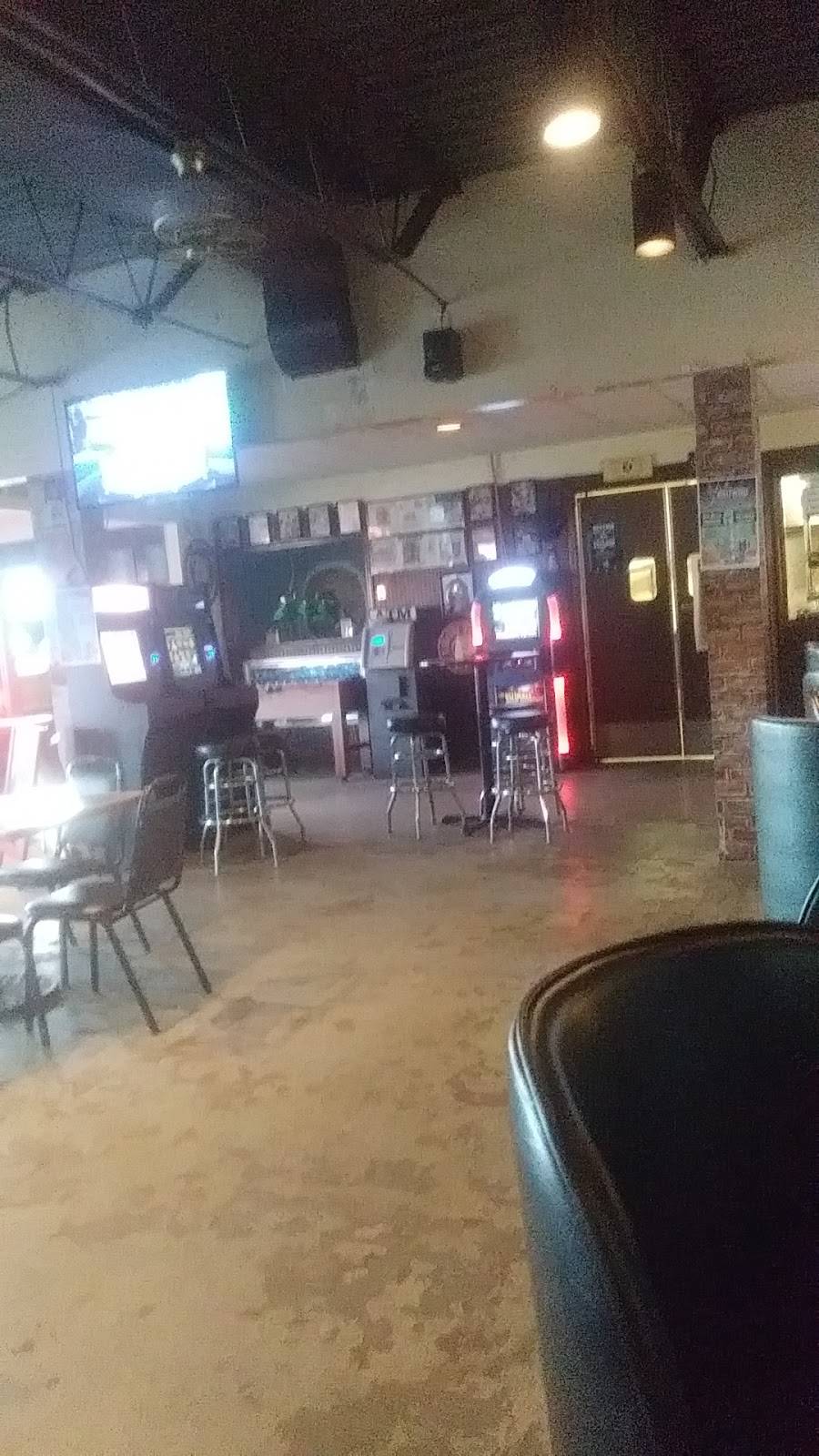 Hollywood Cafe and Sports Bar | restaurant | 2917 Duss Ave, Ambridge, PA 15003, USA | 7242661933 OR +1 724-266-1933