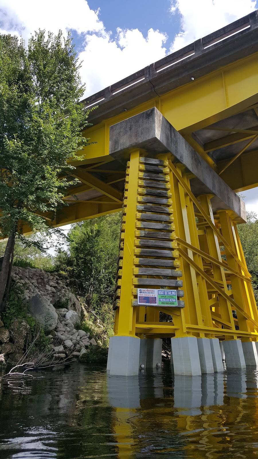 Moons Rock Bluff | restaurant | 3868 NW 67th Terrace, Bell, FL 32619, USA | 3869352002 OR +1 386-935-2002