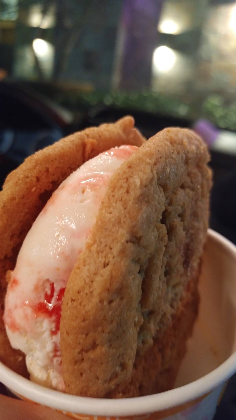 slickables ice cream sandwich | restaurant | 1223 University Ave #100, Riverside, CA 92507, USA | 4804094591 OR +1 480-409-4591