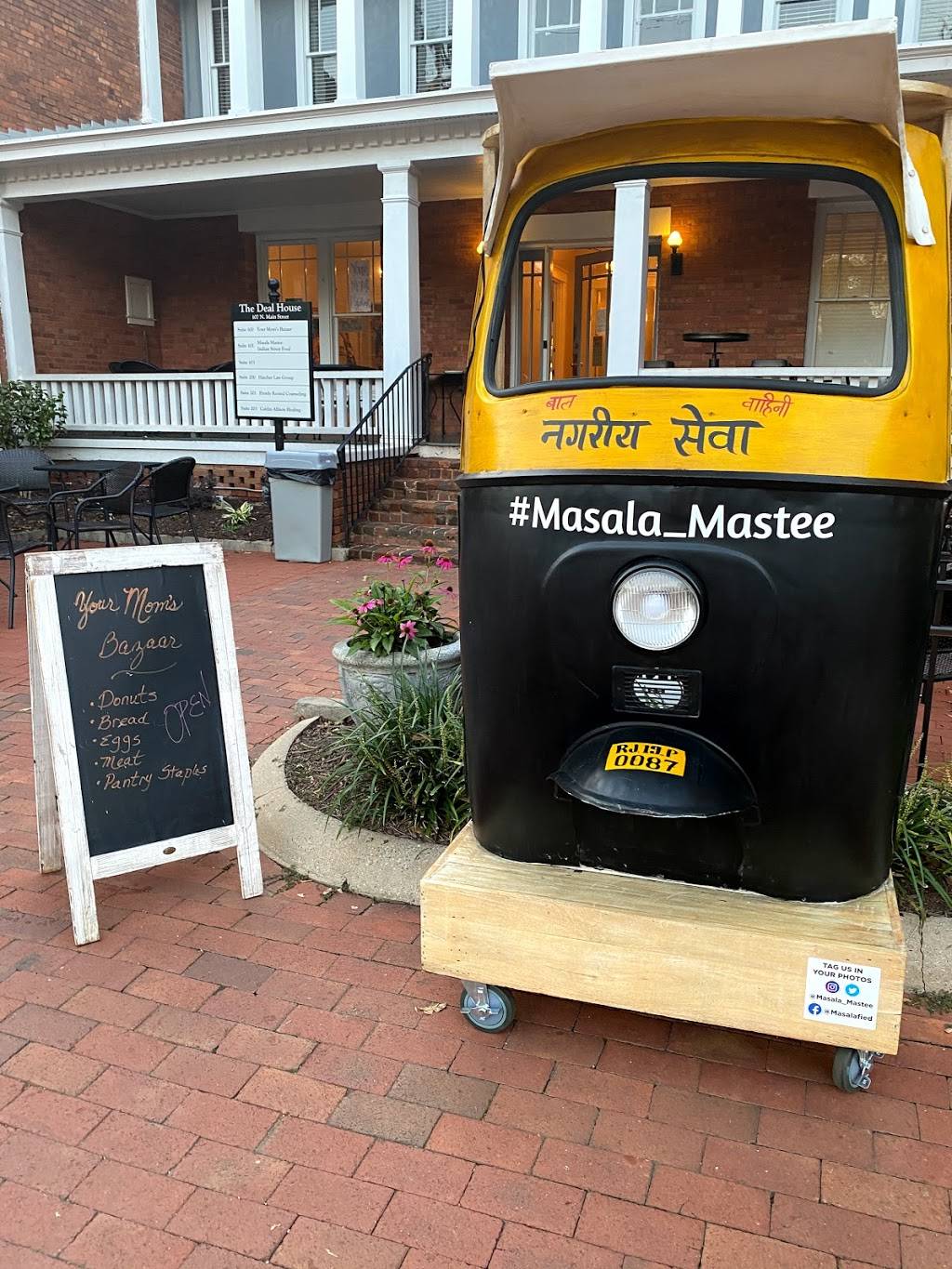 Masala Mastee | restaurant | 107 N Main St #101, Davidson, NC 28036, USA | 7048972211 OR +1 704-897-2211