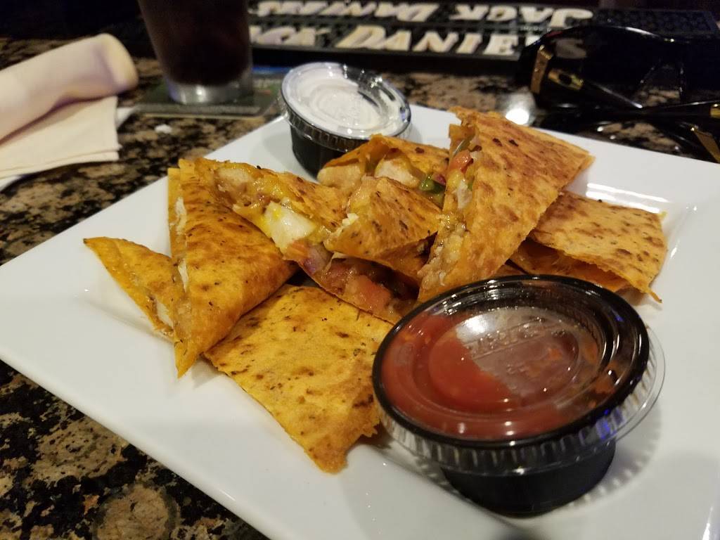 Scorzz Sports Bar & Grill | restaurant | 10 Laura Blvd, Norwich, CT 06360, USA | 8608895201 OR +1 860-889-5201