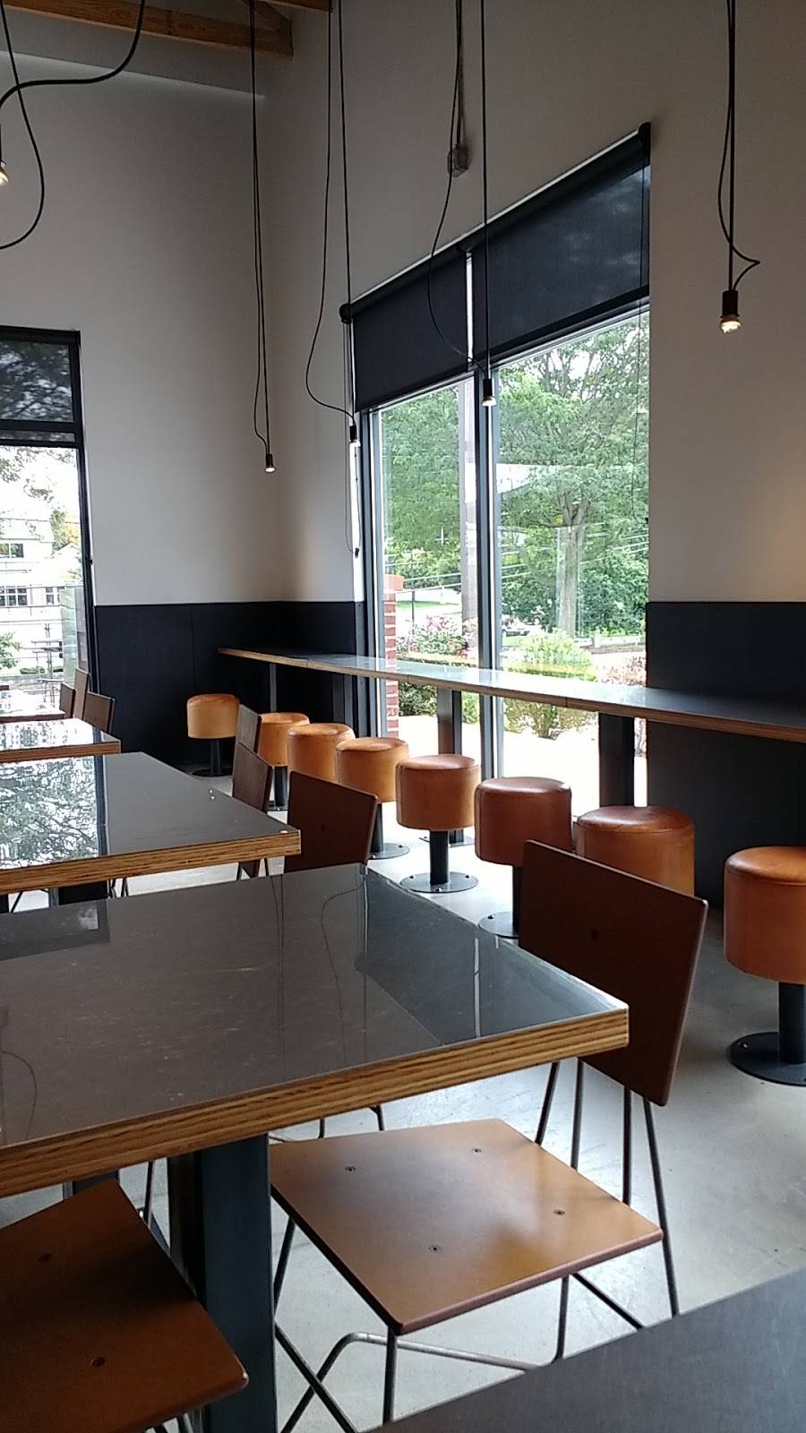 Chipotle Mexican Grill | restaurant | 701 Bridgeport Ave, Shelton, CT 06484, USA | 2032252766 OR +1 203-225-2766