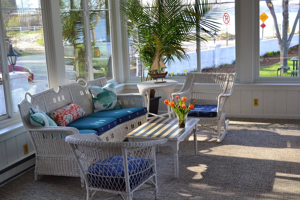 Buzzs Lakeside Inn | restaurant | 5700 N Scenic Dr, Whitehall, MI 49461, USA | 2318938315 OR +1 231-893-8315