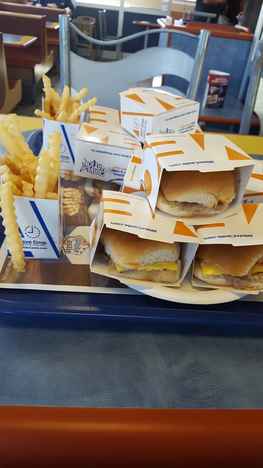 White Castle | restaurant | 2711 Fern Valley Rd, Louisville, KY 40213, USA | 5029628438 OR +1 502-962-8438