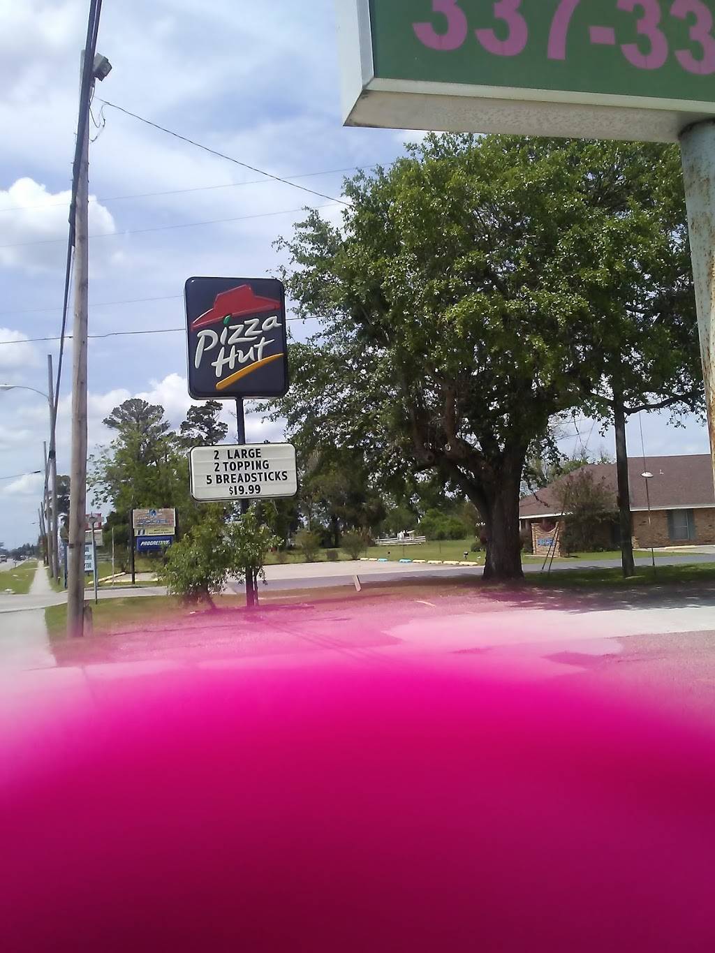 Pizza Hut | meal delivery | 1416 Rees St, Breaux Bridge, LA 70517, USA | 3373324422 OR +1 337-332-4422