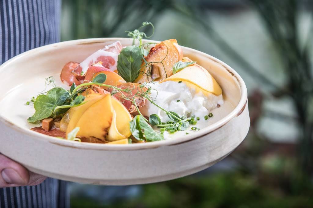 Streeterville Social | restaurant | 455 N Park Dr, Chicago, IL 60611, USA | 3128406617 OR +1 312-840-6617