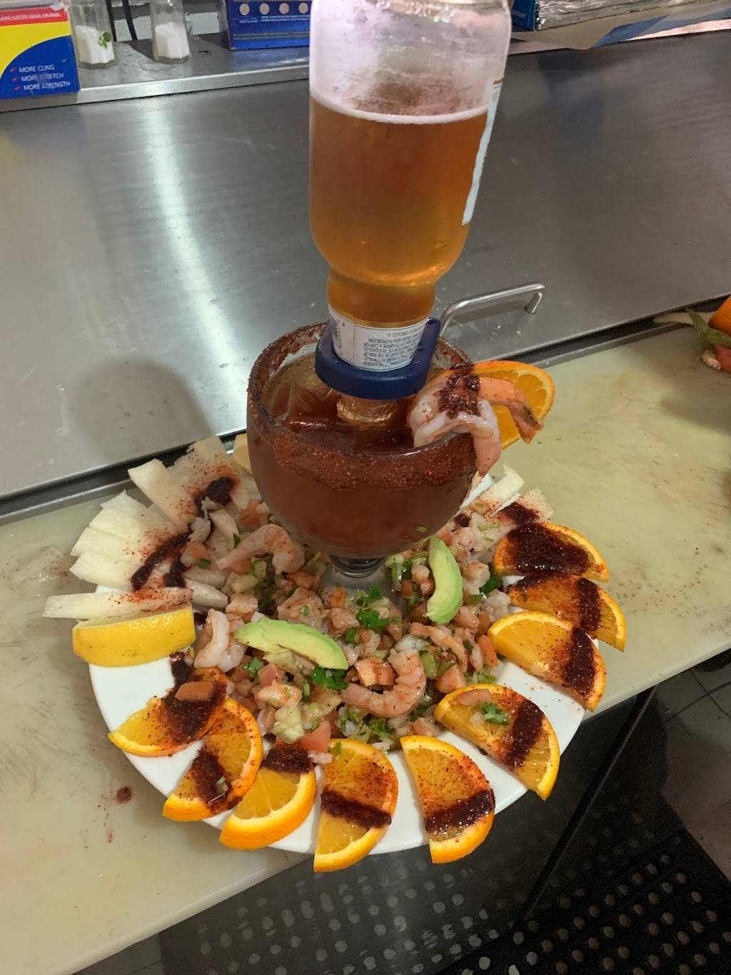 el burrito loco y mariscos | restaurant | 133 W Tulare St, Dinuba, CA 93618, USA | 5595918037 OR +1 559-591-8037