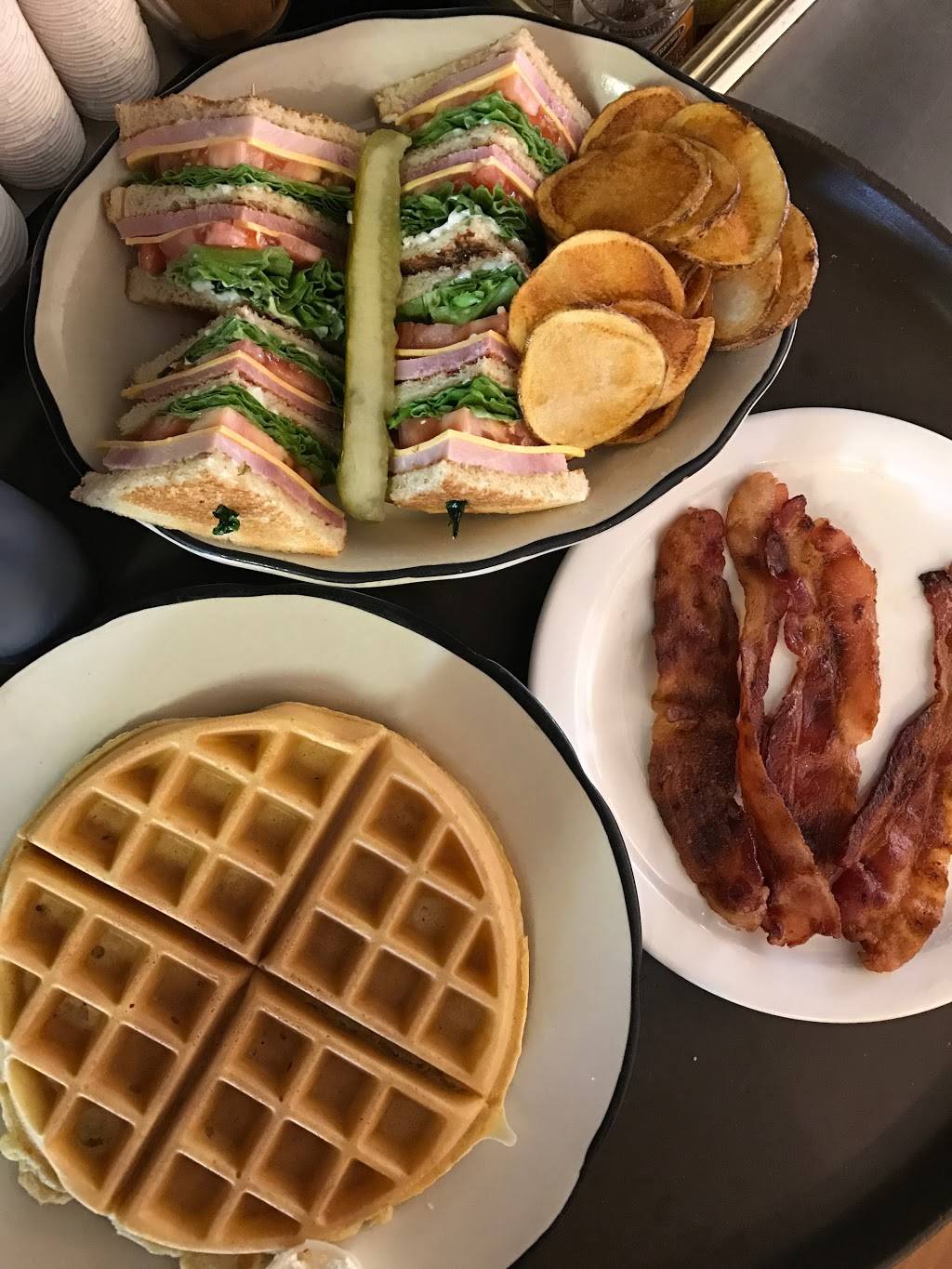 Four Star Restaurant | restaurant | 1011 8th St, Baraboo, WI 53913, USA | 6083560082 OR +1 608-356-0082