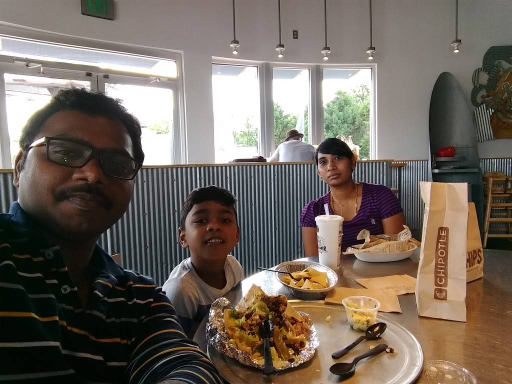 Chipotle Mexican Grill | restaurant | 3725 Paxton Ave, Cincinnati, OH 45209, USA | 5136313800 OR +1 513-631-3800