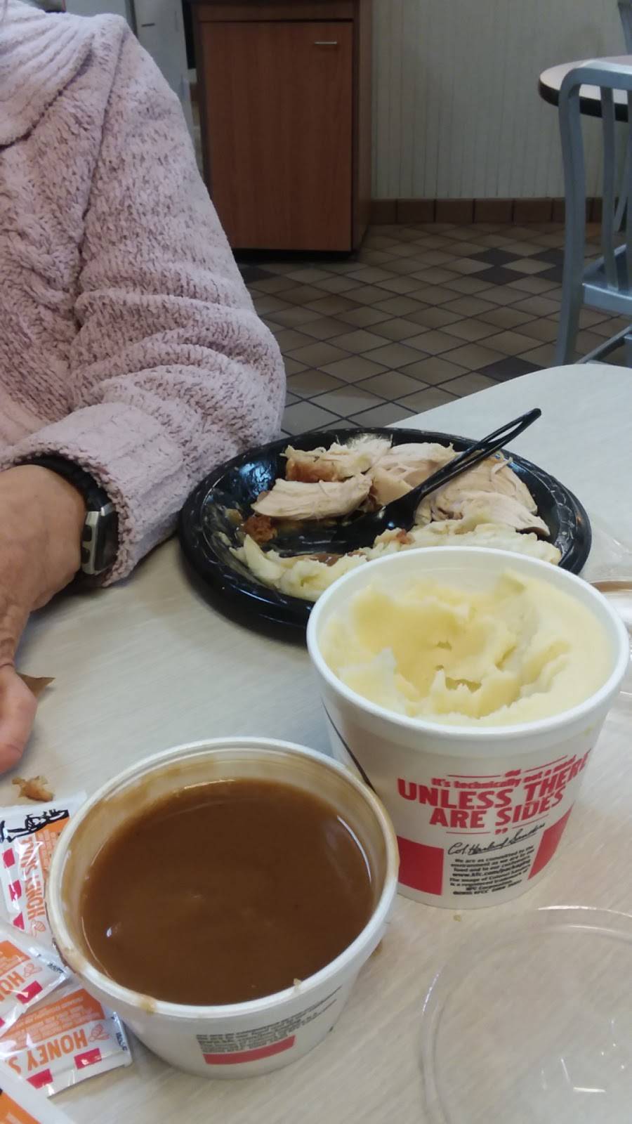 KFC | restaurant | 7037 10th St N, Oakdale, MN 55128, USA | 6517355407 OR +1 651-735-5407