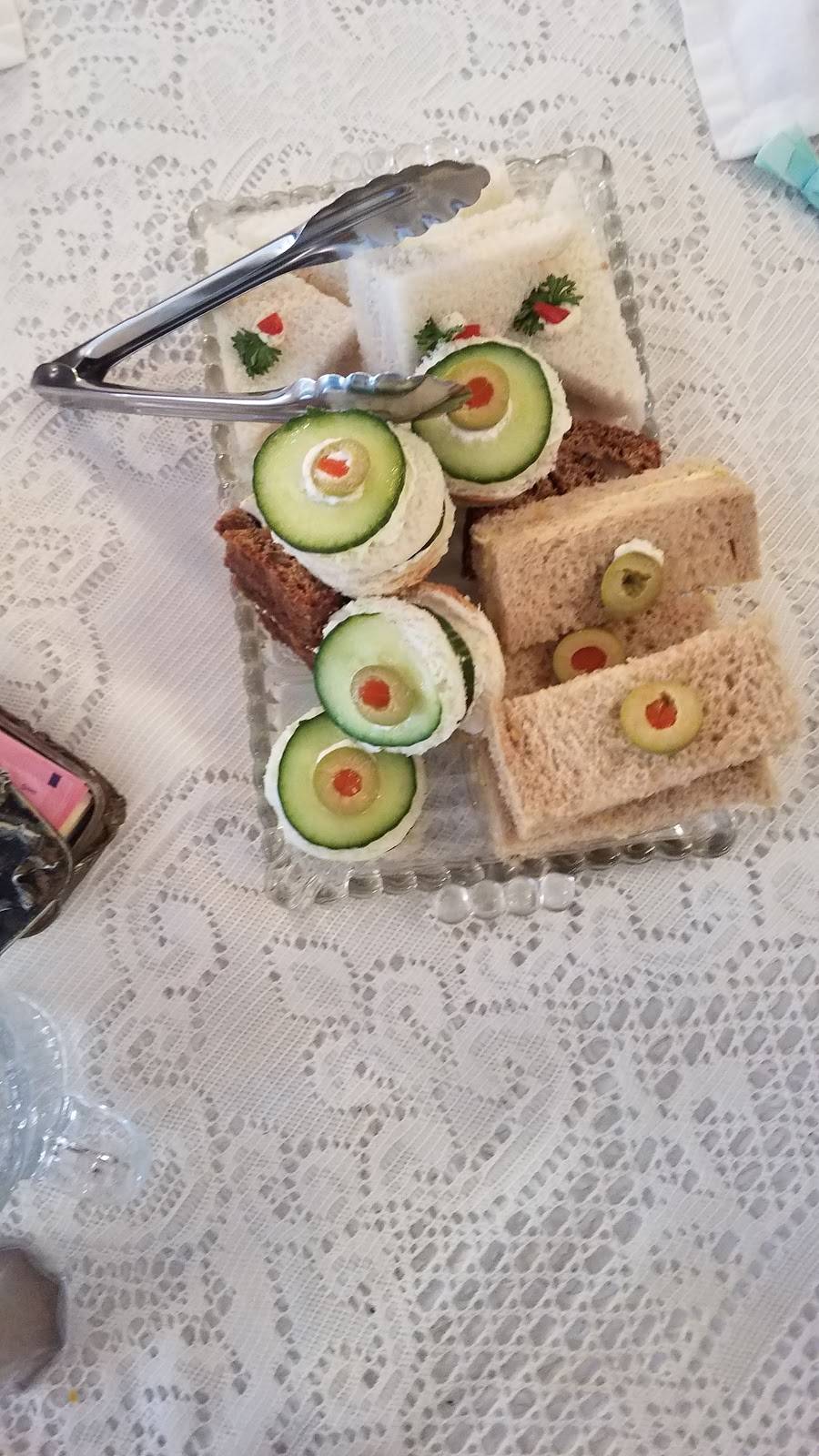 Piccadilly Parlour Victorian | restaurant | 114 S Broad St, Canfield, OH 44406, USA | 3305334749 OR +1 330-533-4749