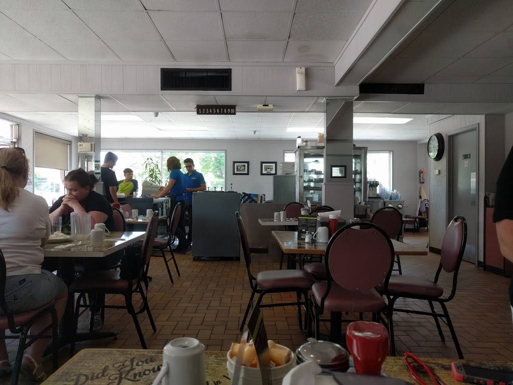 Marias Restaurant | meal takeaway | 131 Sandwich St S, Amherstburg, ON N9V 1Z9, Canada | 5197364000 OR +1 519-736-4000