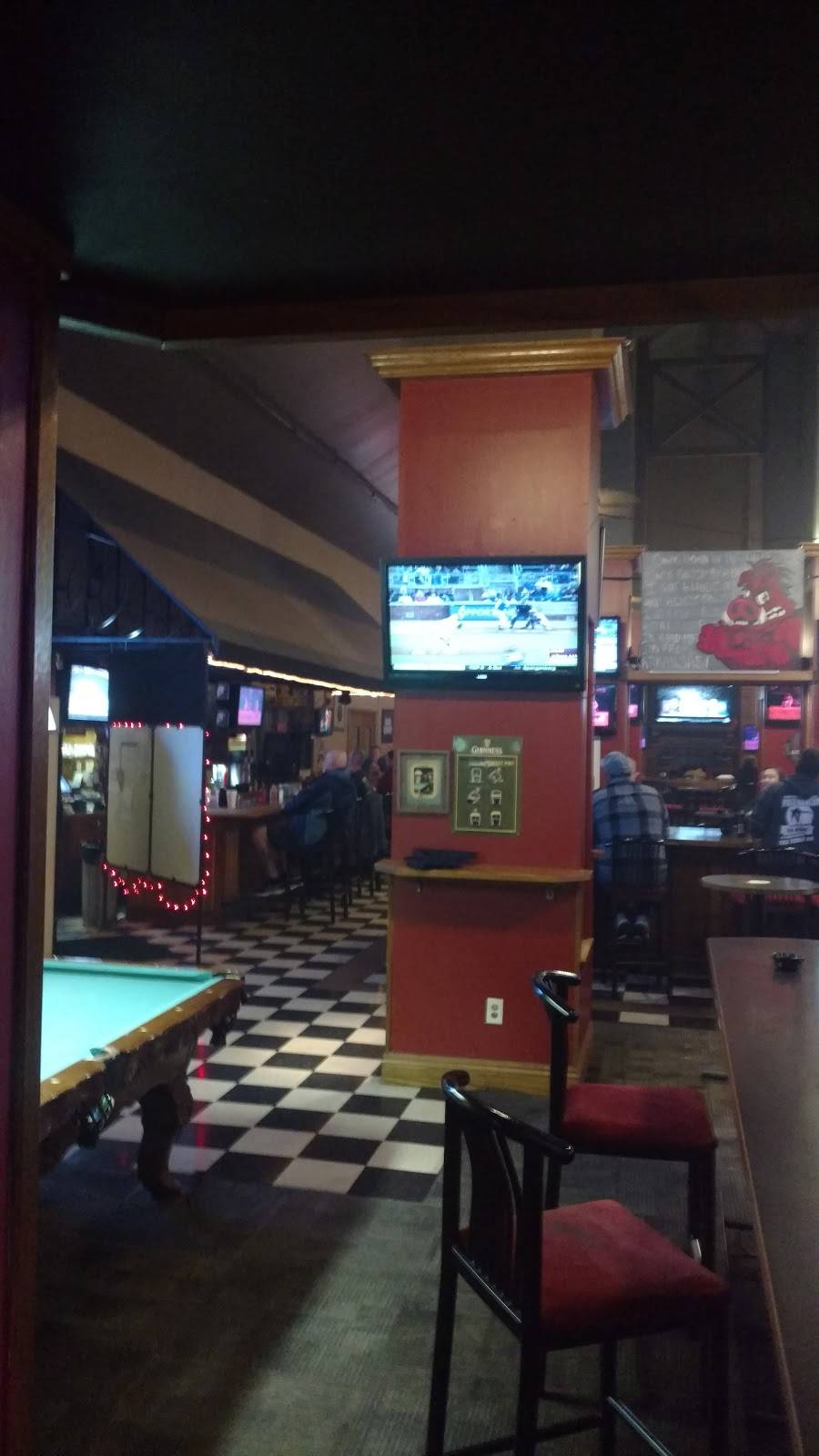 On the Mark Sports Bar & Grill | restaurant | 2588 N Gregg Ave, Fayetteville, AR 72703, USA | 4795750123 OR +1 479-575-0123